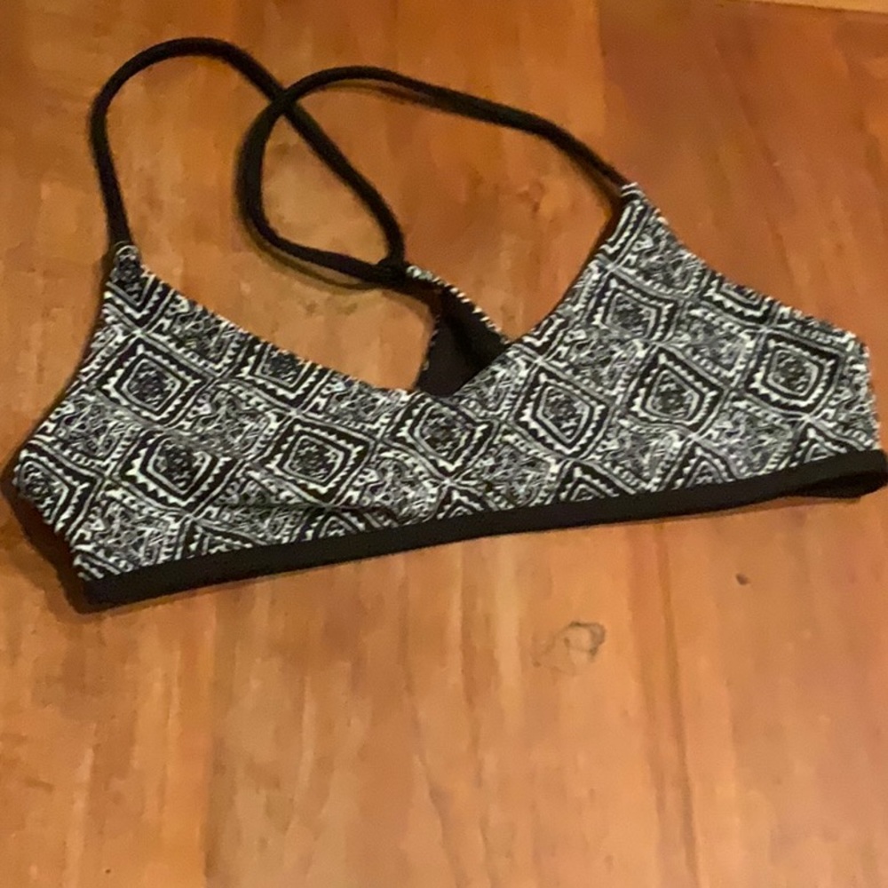 Women’s bikini top with a diamond like print